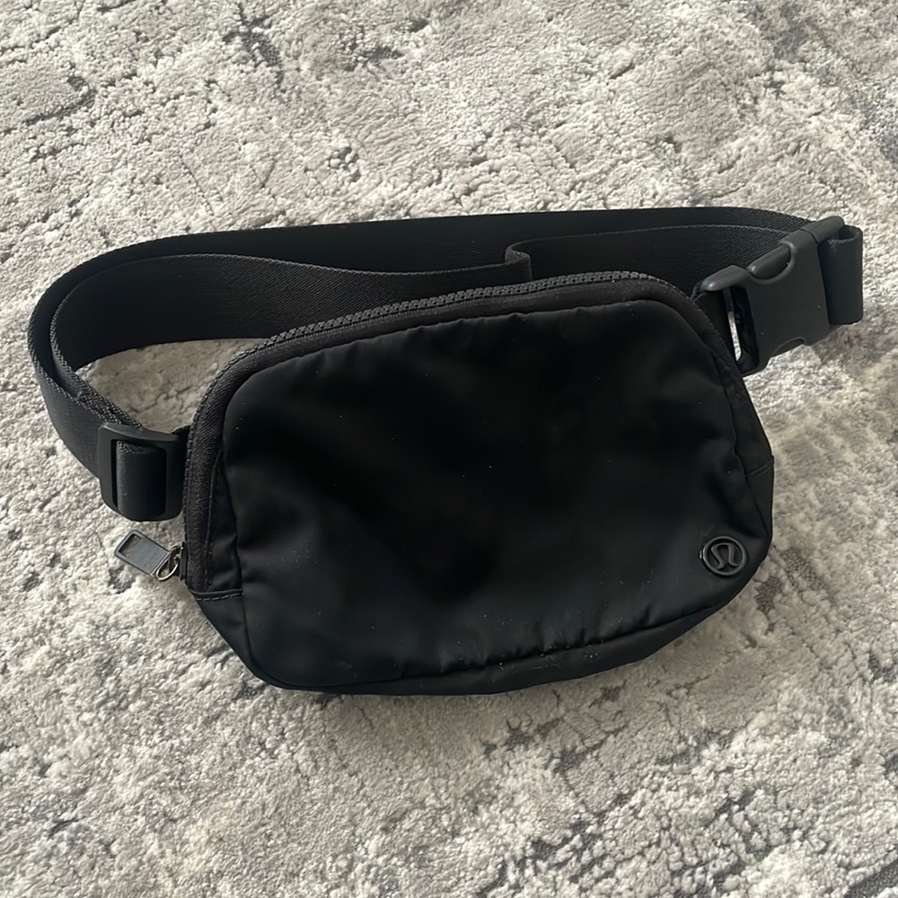 Lululemon crossbody everywhere belt bag